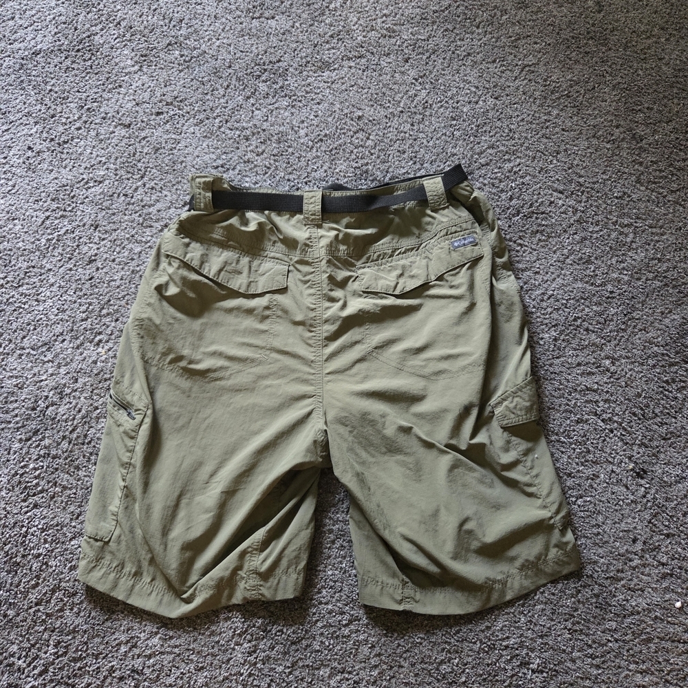 Columbia Olive Cargo Shorts with Black Belt - Picture 2 of 3